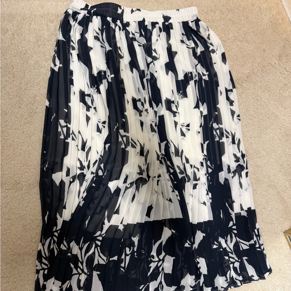 Club Monaco Nsvy and White Floral Midi Skirt pleated XS